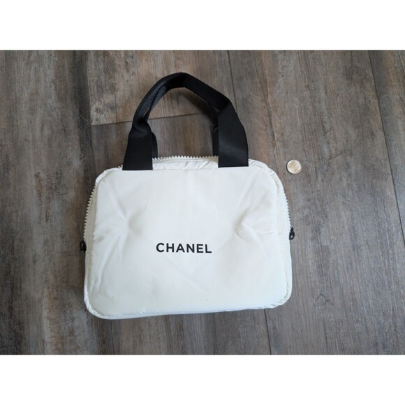 CHANEL Cosmetics Mini Bag Mini Boston Bag Pouch White Limited Edition New - Picture 11 of 11